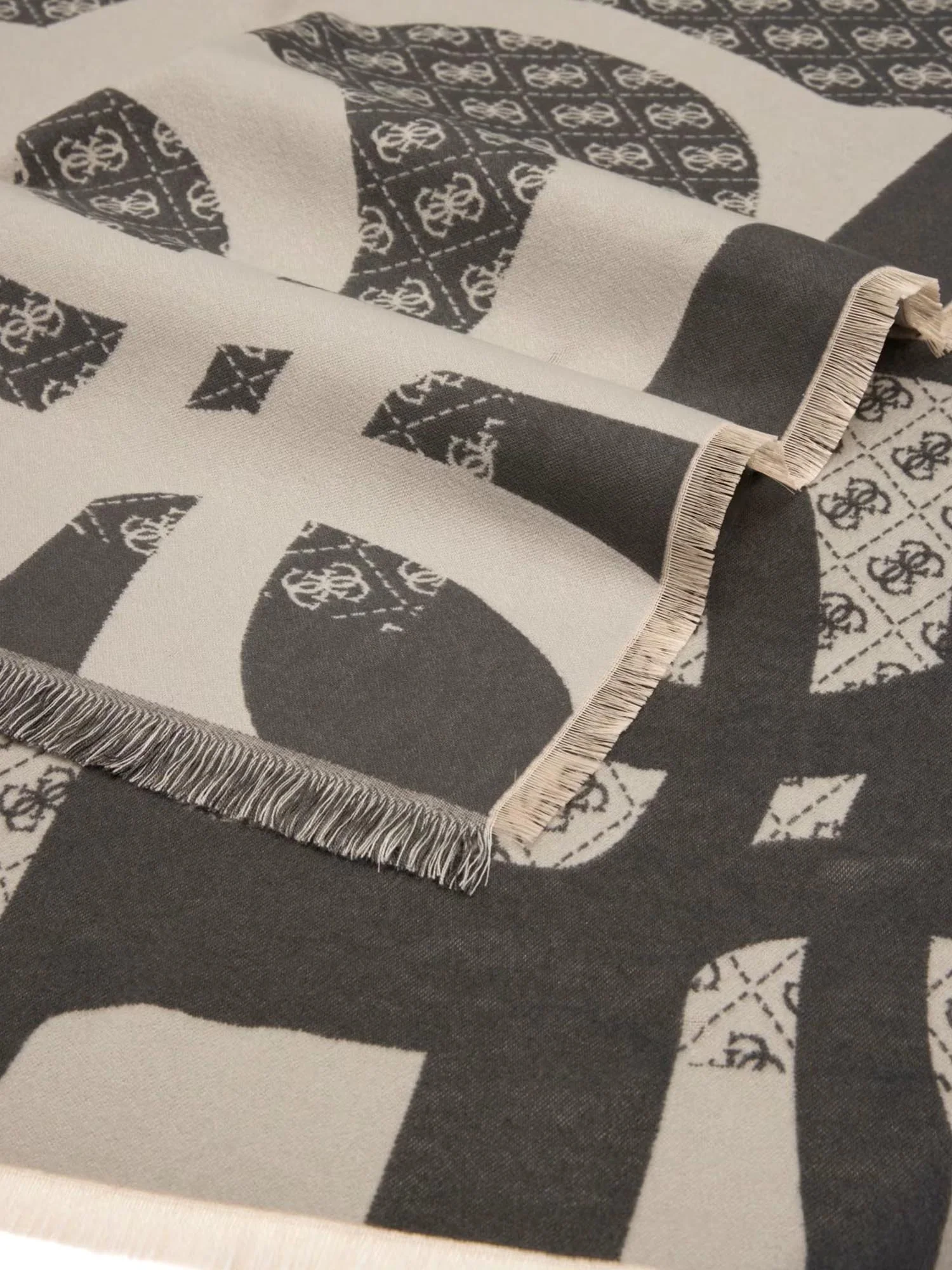 Guess Foulard Donna | AW5418 POL03 - Image 3